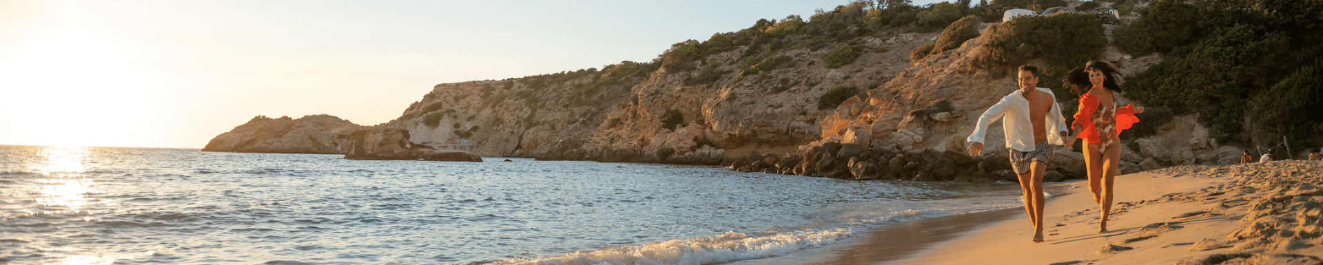 Find den perfekte julegave og forkæl dem du holder af med en rejse i juleferien. Lad kærligheden blomstre til lyden af havets brusen. Nyd en ferie i sydens sol.