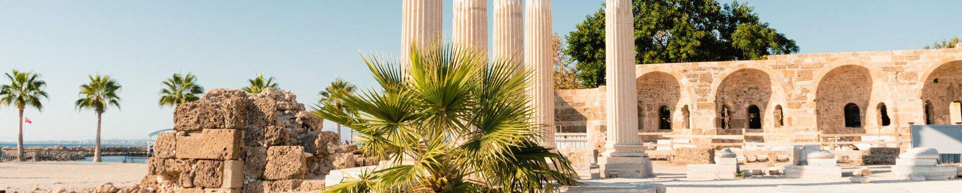 Ruiner fra apollo templet i Side i Tyrkiet